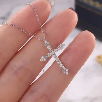 Huitan Nádherné Kríž Náhrdelník pre Ženy, Luxusné Strieborné Pozlátené Šumivé Crystal Cubic Zirconia Cross Prívesok Vyhlásenie Šperky