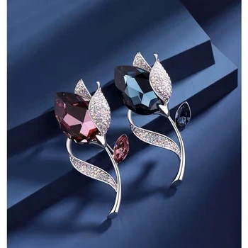 Nový Luxusný Modré Crystal Kvet Brošňa Kolíky Pre Ženy Elegantné Kúzlo Temperament Vykladané Drahokamu Brošne Šperky, Svadobné Dary