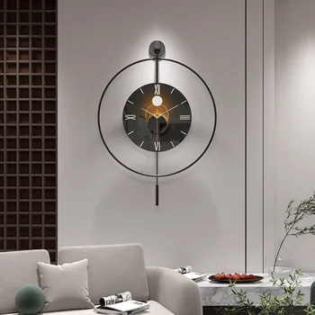 Moderné svetlo luxusná obývacia izba jednoduché nástenné hodiny španielsky módny kreatívne hodiny swing kladivo retro Roman dekoratívne nástenné hodiny